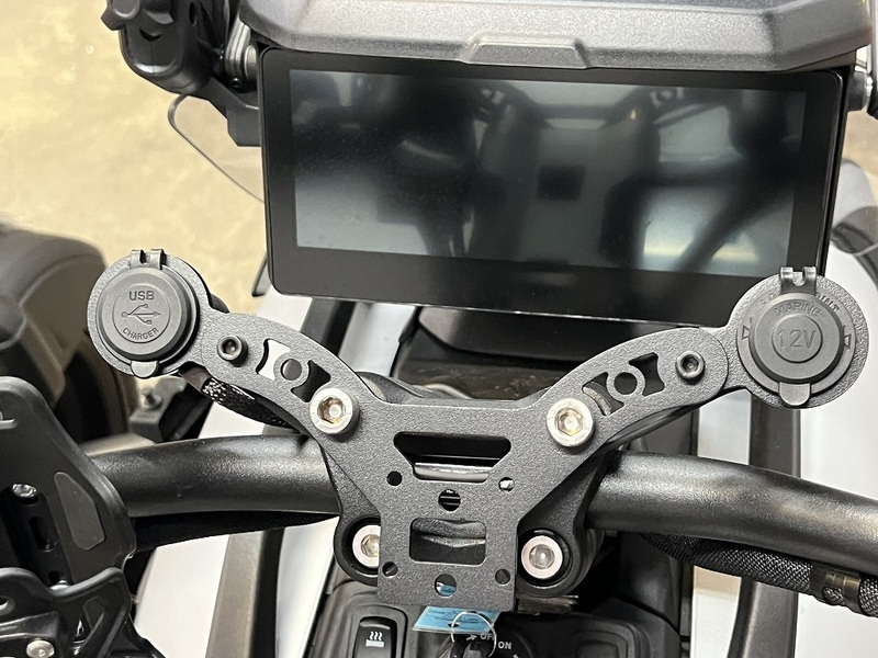 CAN-AM 2025+ CANYON 12 VOLT DOCKING STATION CAN-1U12ADJ